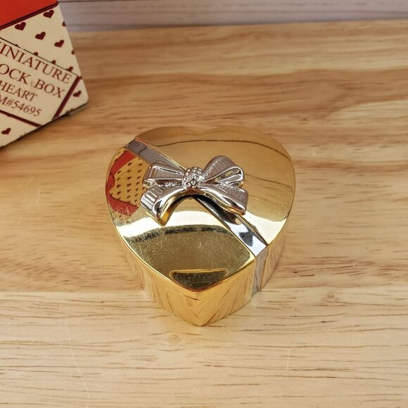 Miniature Heart-Shaped Clock Red Velvet Interior NOT Working Box With Bow Design - Picture 2 of 12